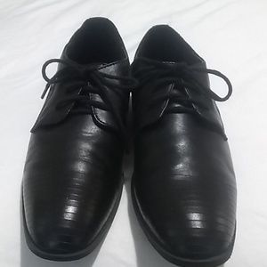 Boys Kenneth Cole size 6